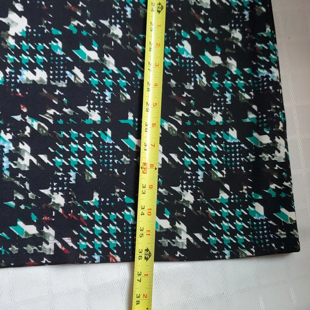 Gabby Skye Black Multicolor Elegant Dress. Size 10. - Picture 9 of 10